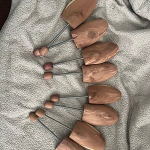 4 Pairs of Cedar shoe trees